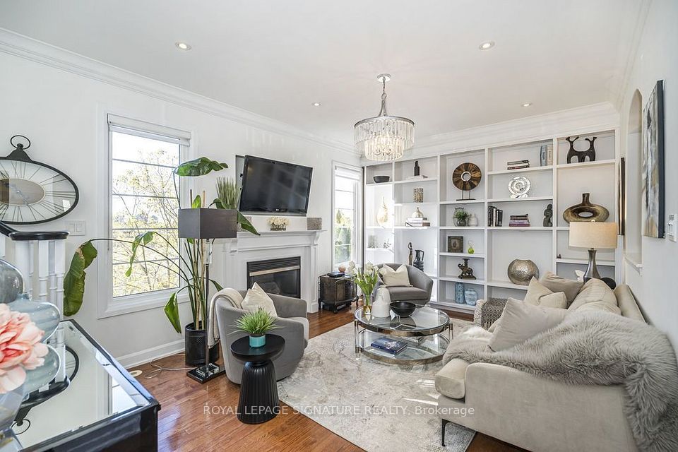 7 Pethick Street, Toronto, ON M1L 0C6 12