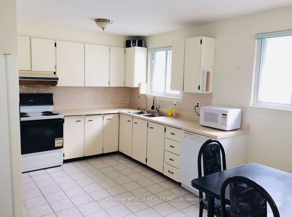 95 Pettibone Square, Toronto, ON M1W 2J1 3