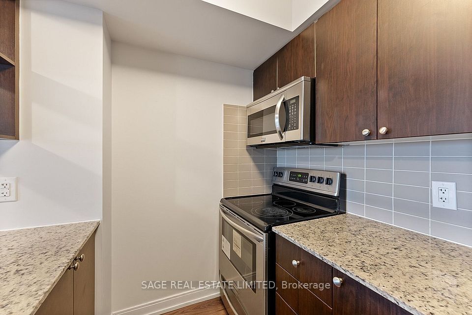 151 Village Green Square 1501, Toronto, ON M1S 0K5 5