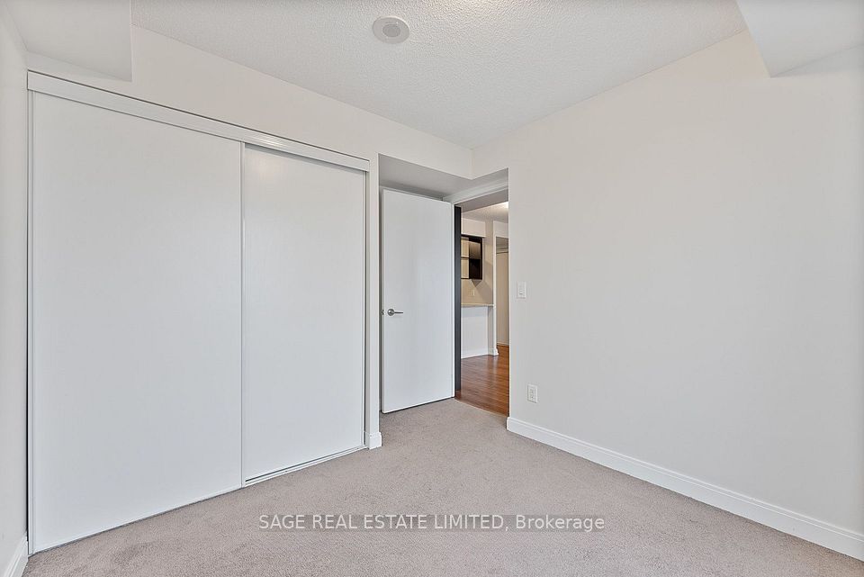 151 Village Green Square 1501, Toronto, ON M1S 0K5 21