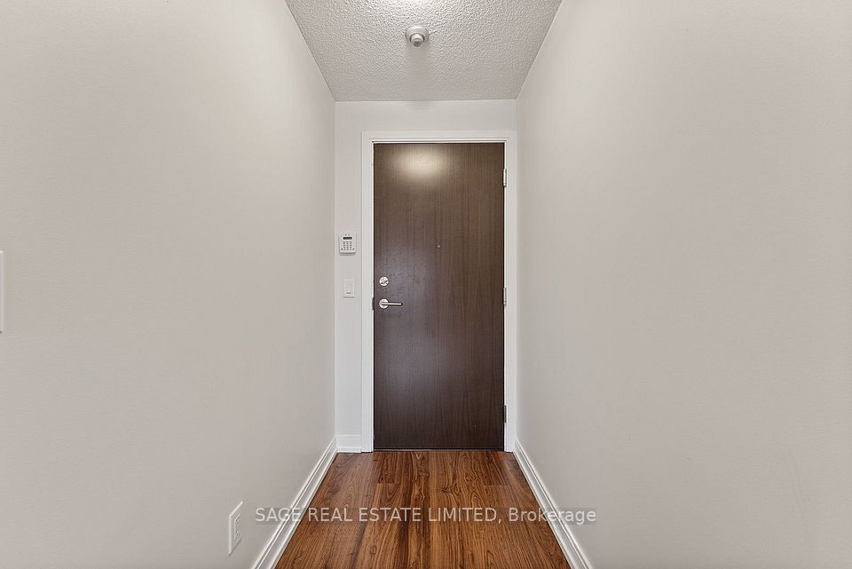 151 Village Green Square 1501, Toronto, ON M1S 0K5 3