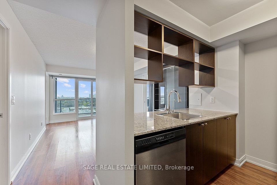 151 Village Green Square 1501, Toronto, ON M1S 0K5 4