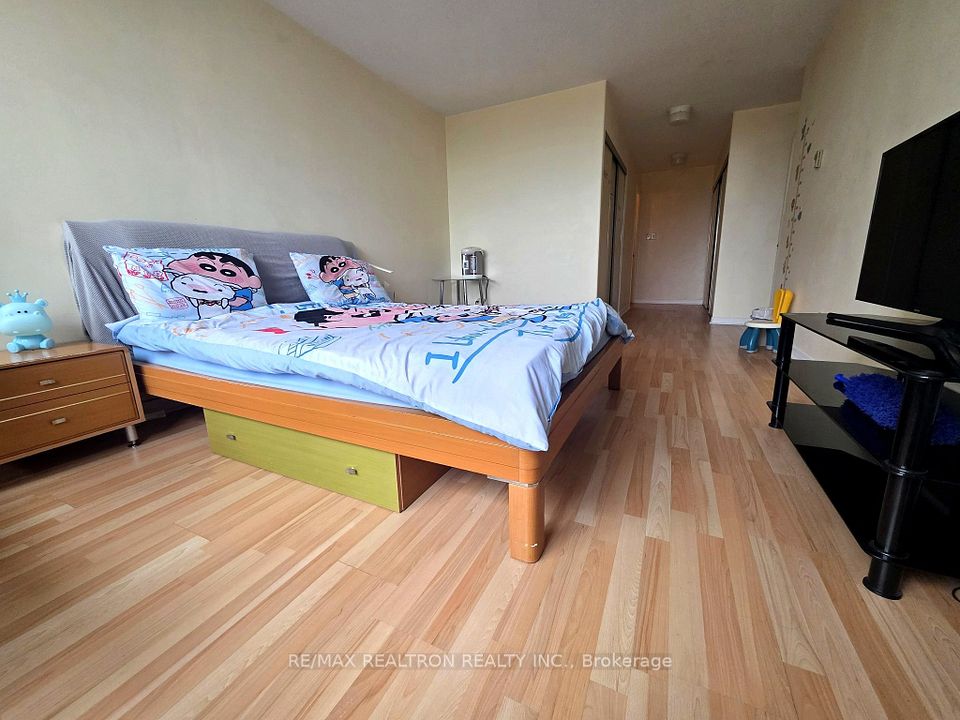 175 Bamburgh Circle 515, Toronto, ON M1W 3X8 19