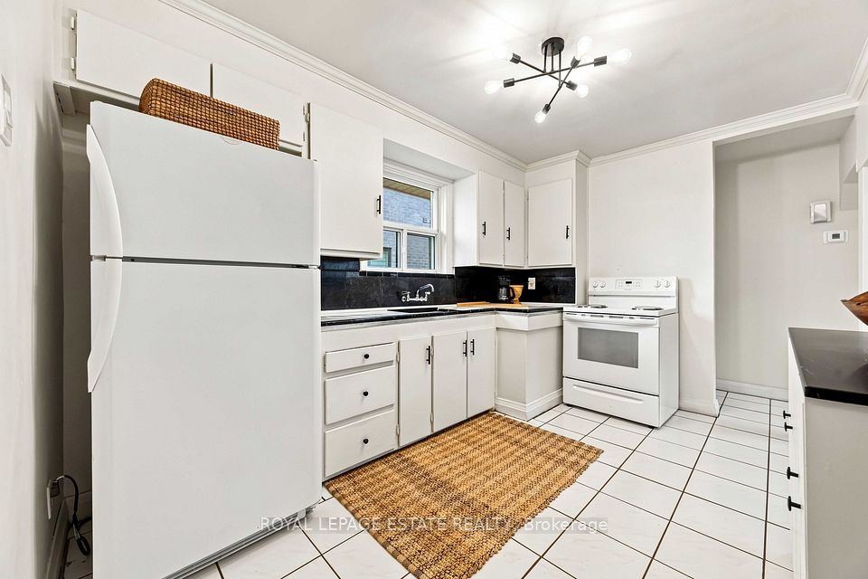 17 Arden Crescent upper, Toronto, ON M1L 3R6 13