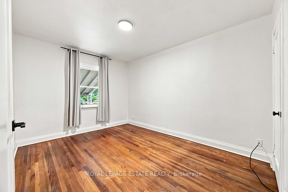 17 Arden Crescent upper, Toronto, ON M1L 3R6 16