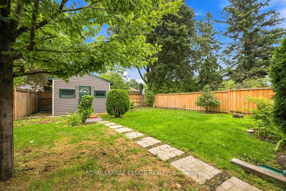 17 Arden Crescent upper, Toronto, ON M1L 3R6 19