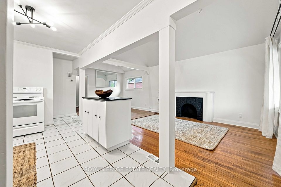 17 Arden Crescent upper, Toronto, ON M1L 3R6 12