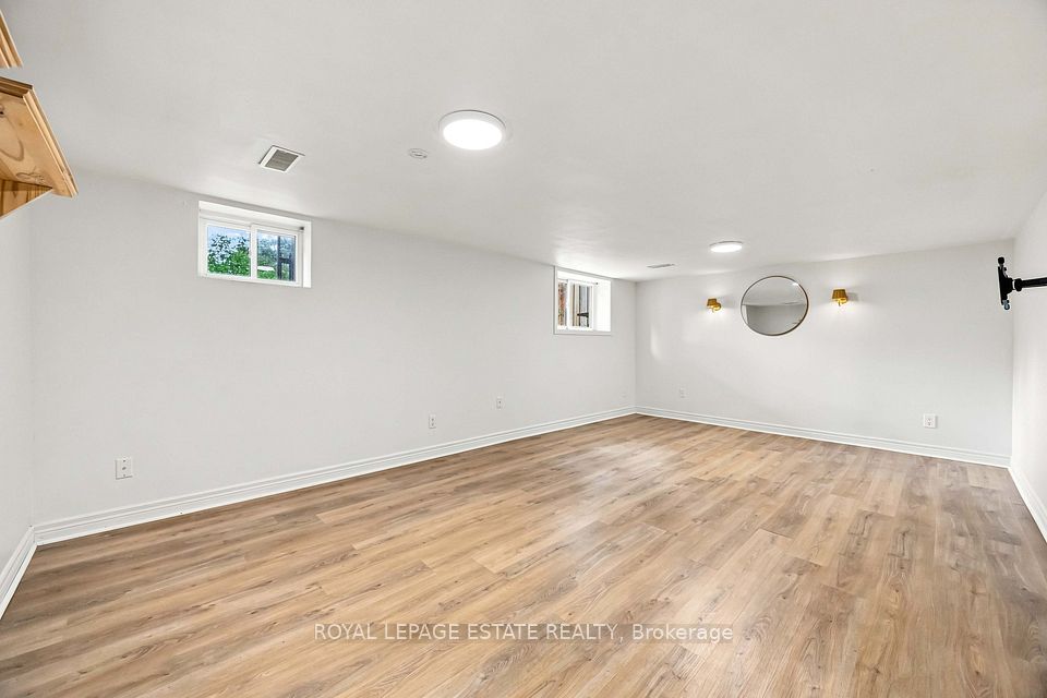 17 Arden Crescent lower, Toronto, ON M1L 3R6 4