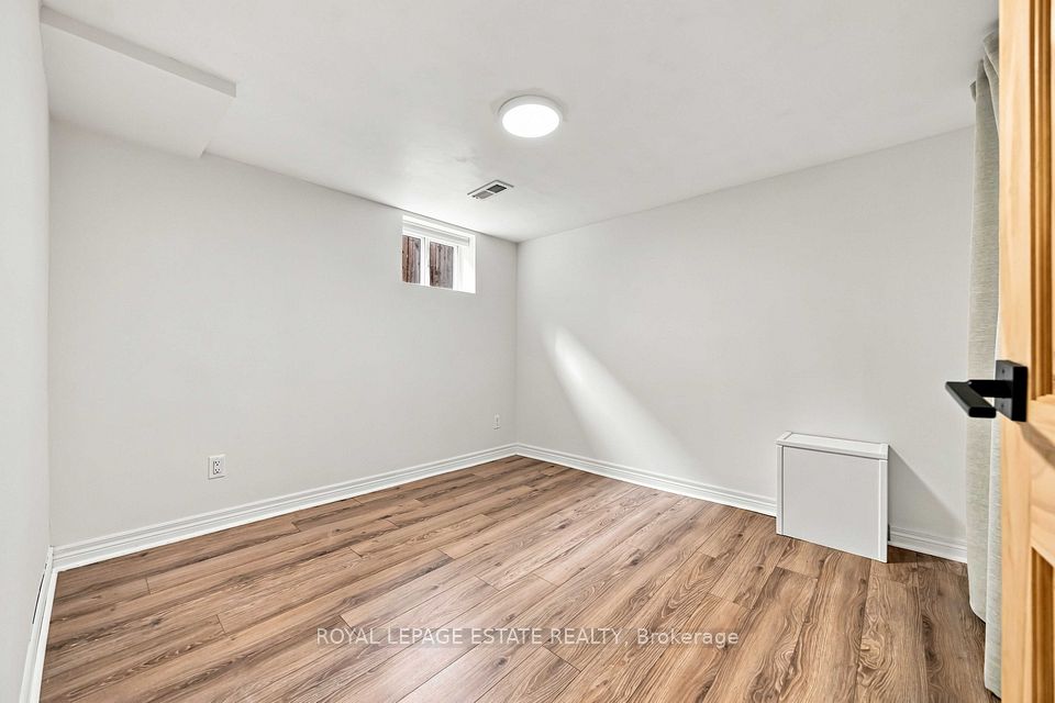 17 Arden Crescent lower, Toronto, ON M1L 3R6 8