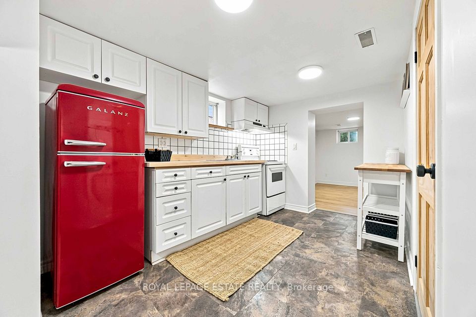 17 Arden Crescent lower, Toronto, ON M1L 3R6 5