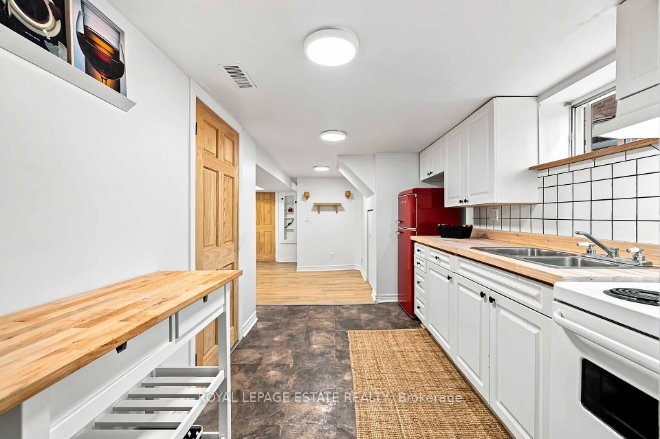 17 Arden Crescent lower, Toronto, ON M1L 3R6 6