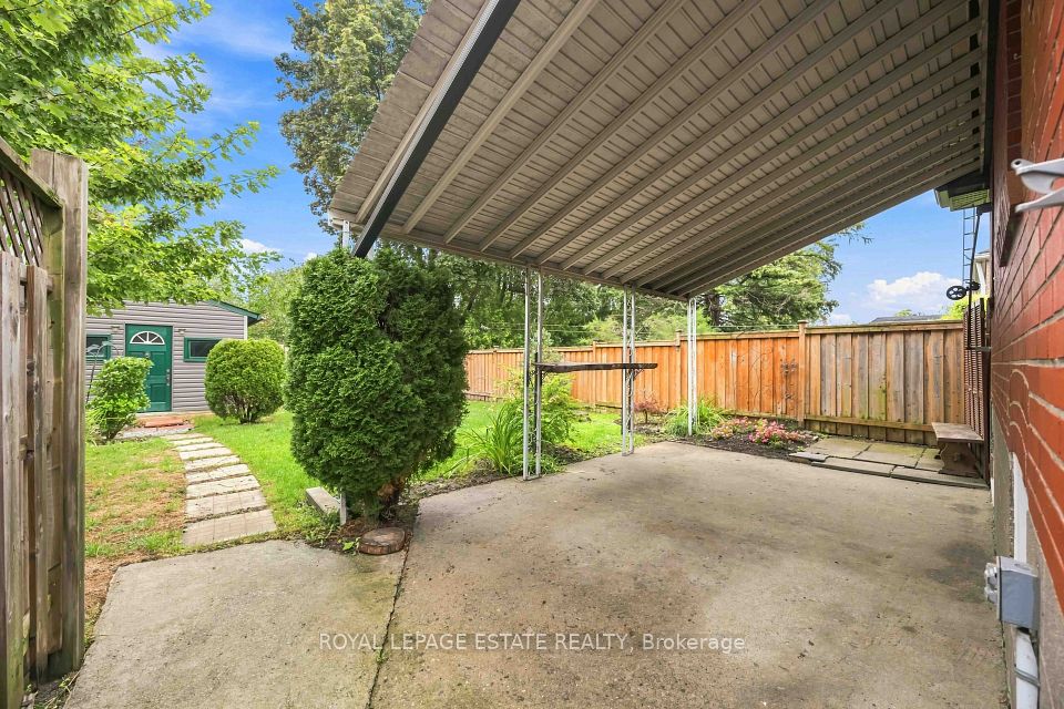 17 Arden Crescent lower, Toronto, ON M1L 3R6 12