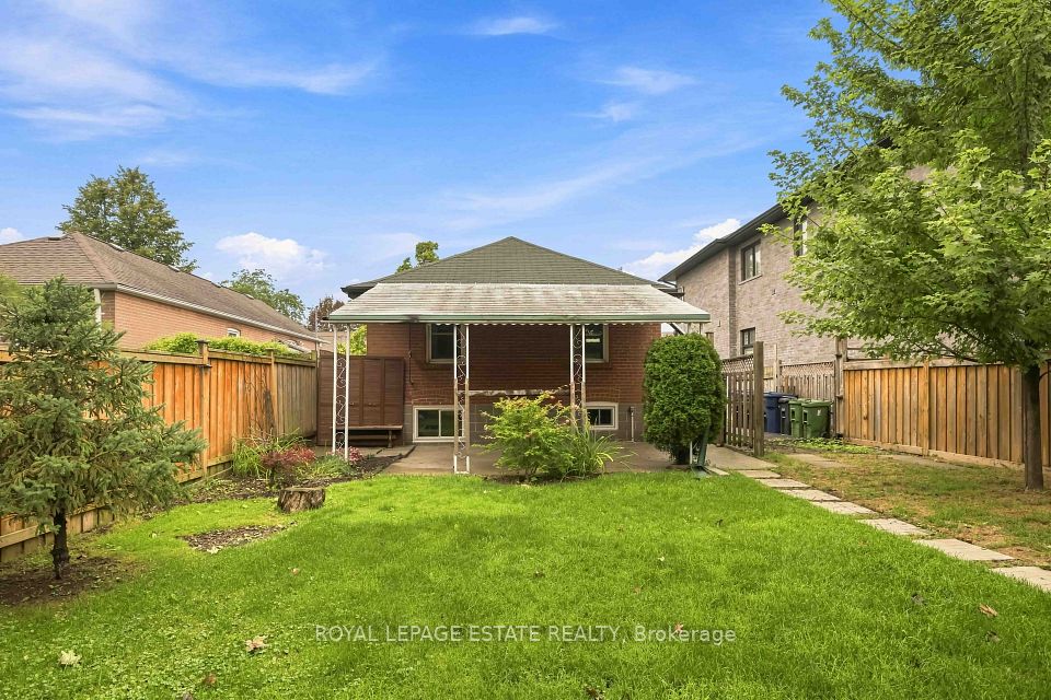 17 Arden Crescent lower, Toronto, ON M1L 3R6 10