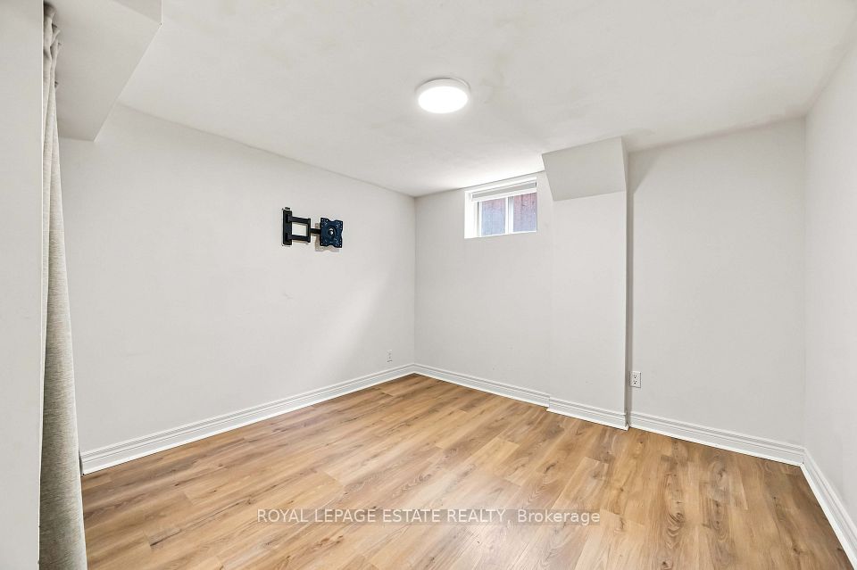 17 Arden Crescent lower, Toronto, ON M1L 3R6 9