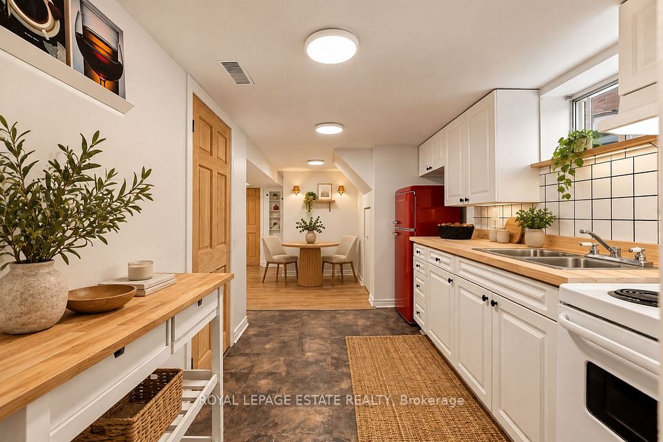 17 Arden Crescent lower, Toronto, ON M1L 3R6 2
