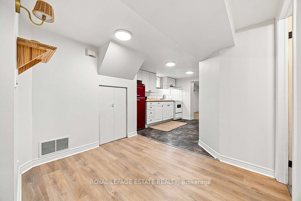 17 Arden Crescent lower, Toronto, ON M1L 3R6 7