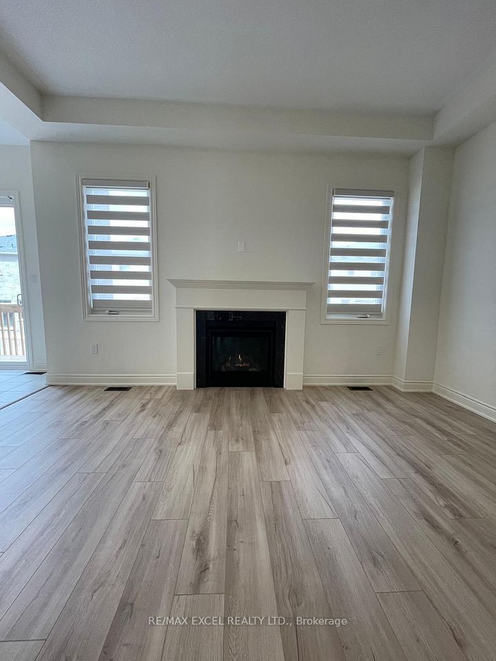 2206 Cayenne Street, Oshawa, ON L1L 0W7 8
