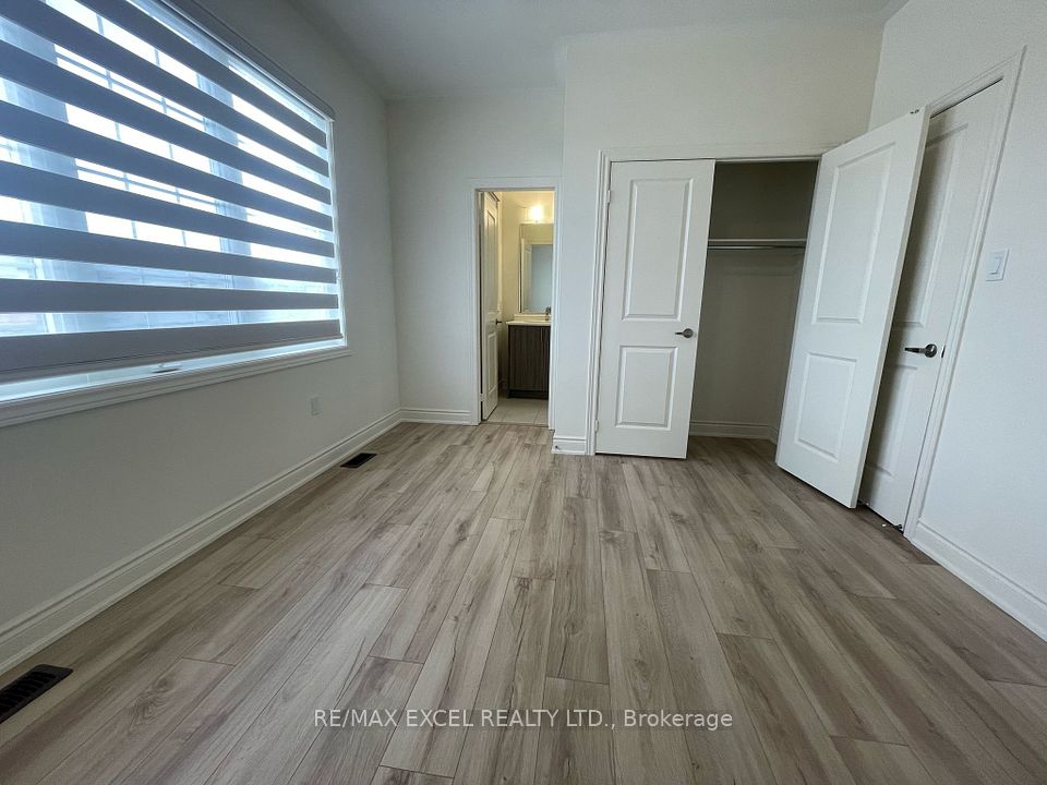 2206 Cayenne Street, Oshawa, ON L1L 0W7 16