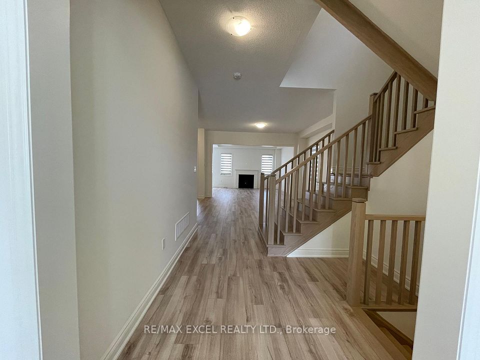 2206 Cayenne Street, Oshawa, ON L1L 0W7 9