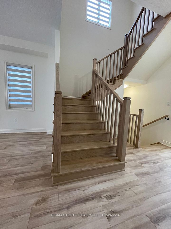 2206 Cayenne Street, Oshawa, ON L1L 0W7 6