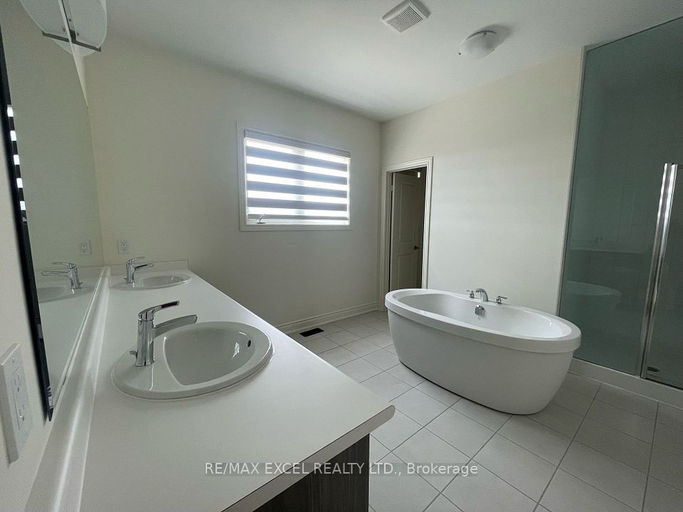 2206 Cayenne Street, Oshawa, ON L1L 0W7 14