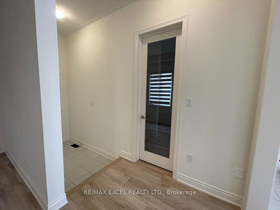 2206 Cayenne Street, Oshawa, ON L1L 0W7 4