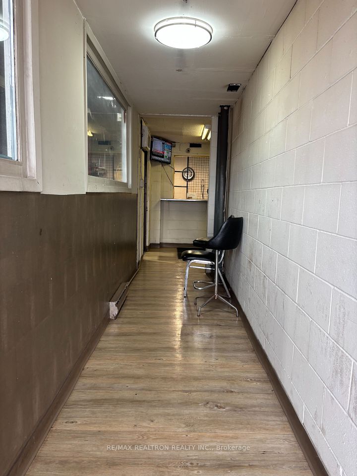 1211 Kennedy Road E, Toronto, ON M1P 2L2