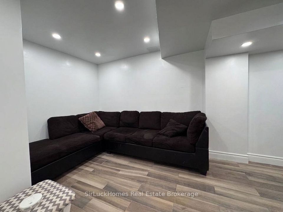 2196 Hackett Place BSMT, Oshawa, ON L1L 0A2 12