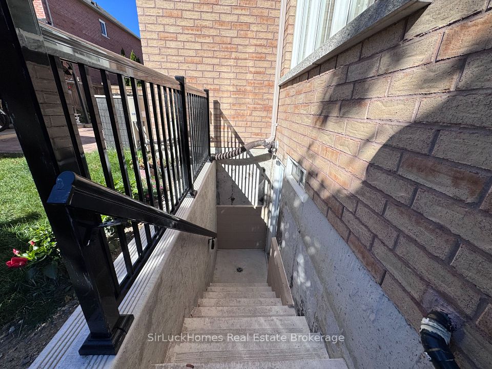 2196 Hackett Place BSMT, Oshawa, ON L1L 0A2 2