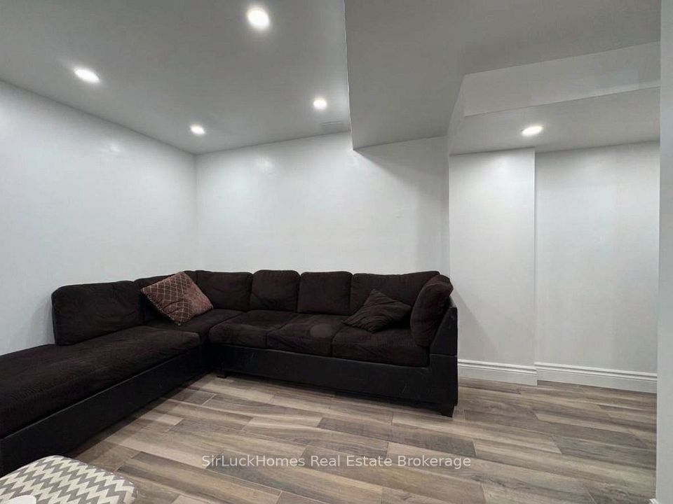 2196 Hackett Place BSMT, Oshawa, ON L1L 0A2 13