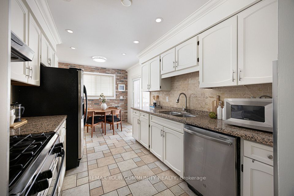 59 Galloway Road, Toronto, ON M1E 1W6 22