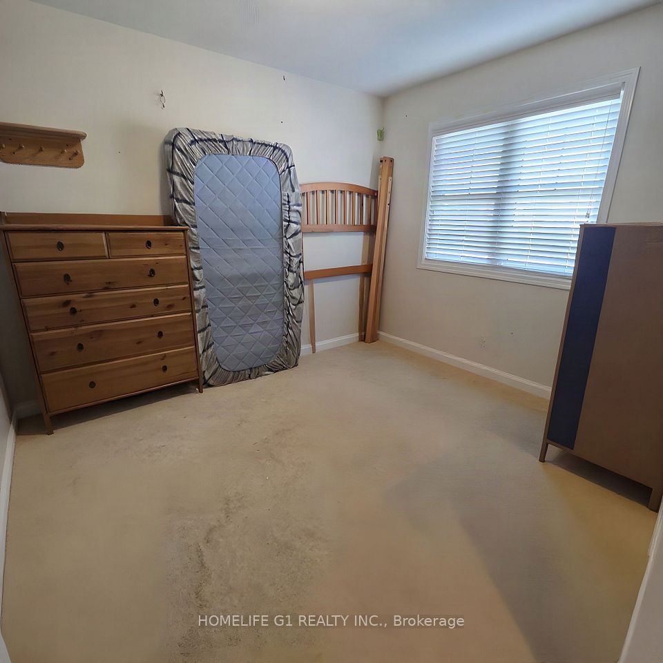 1703 Kalmar Avenue, Pickering, ON L1X 0B3 17