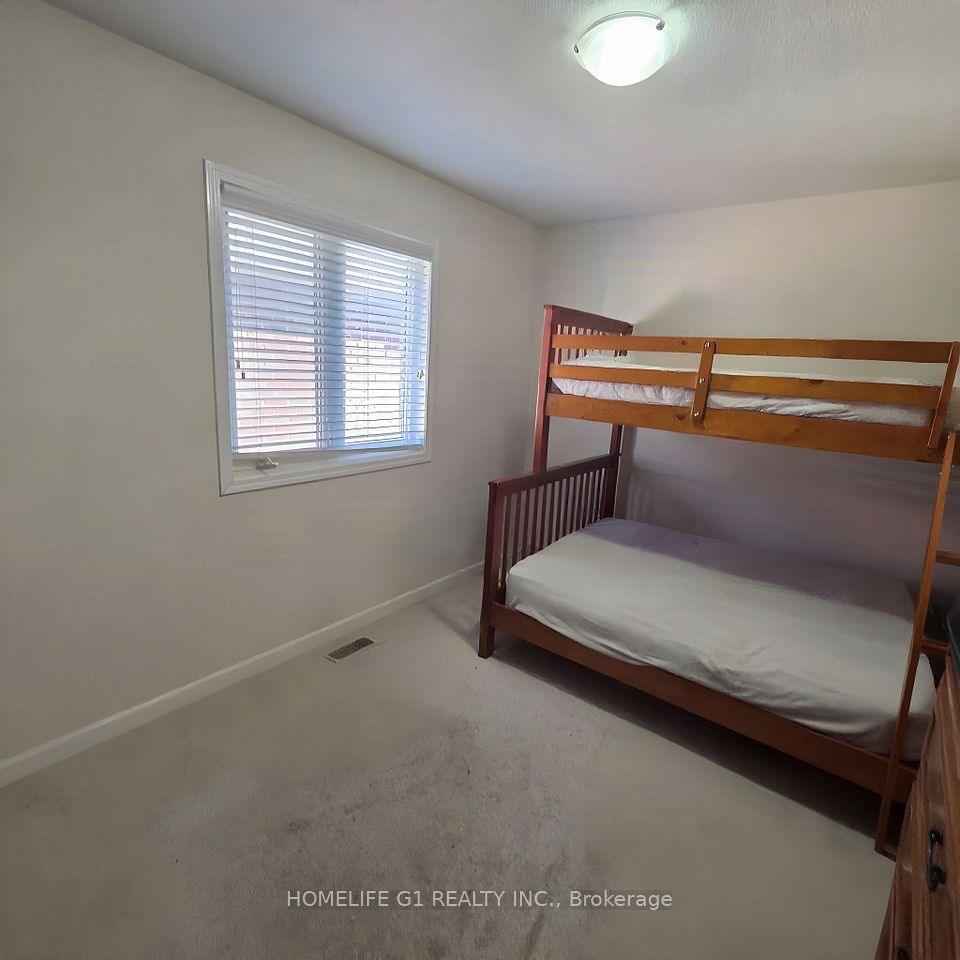 1703 Kalmar Avenue, Pickering, ON L1X 0B3 16