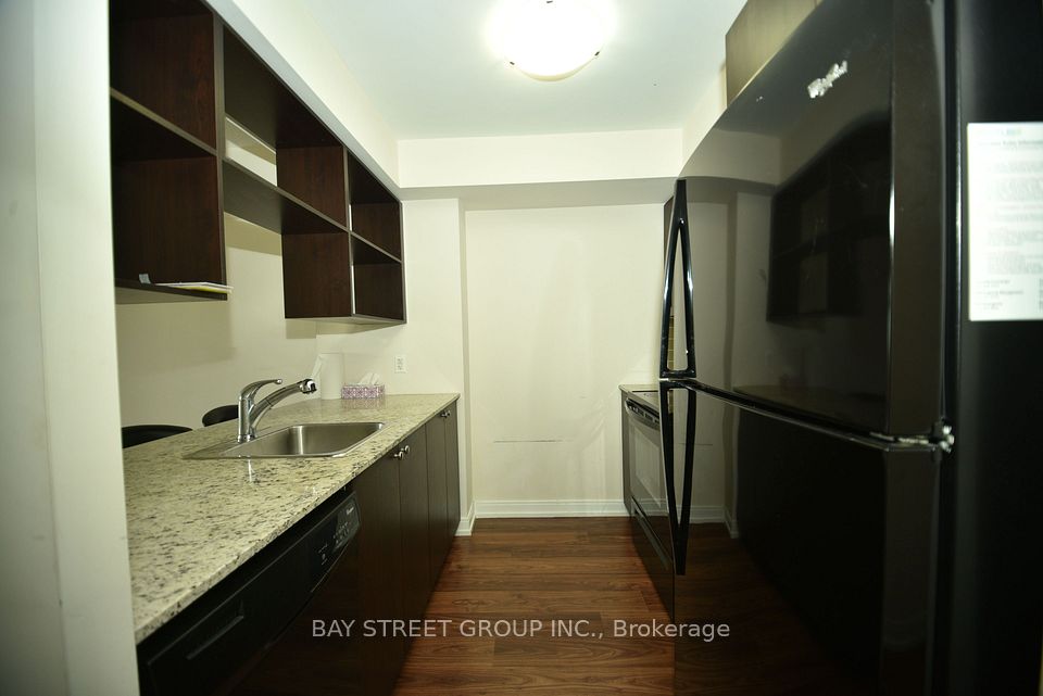 181 Village Green Square W 2511, Toronto, ON M1S 0K6 2