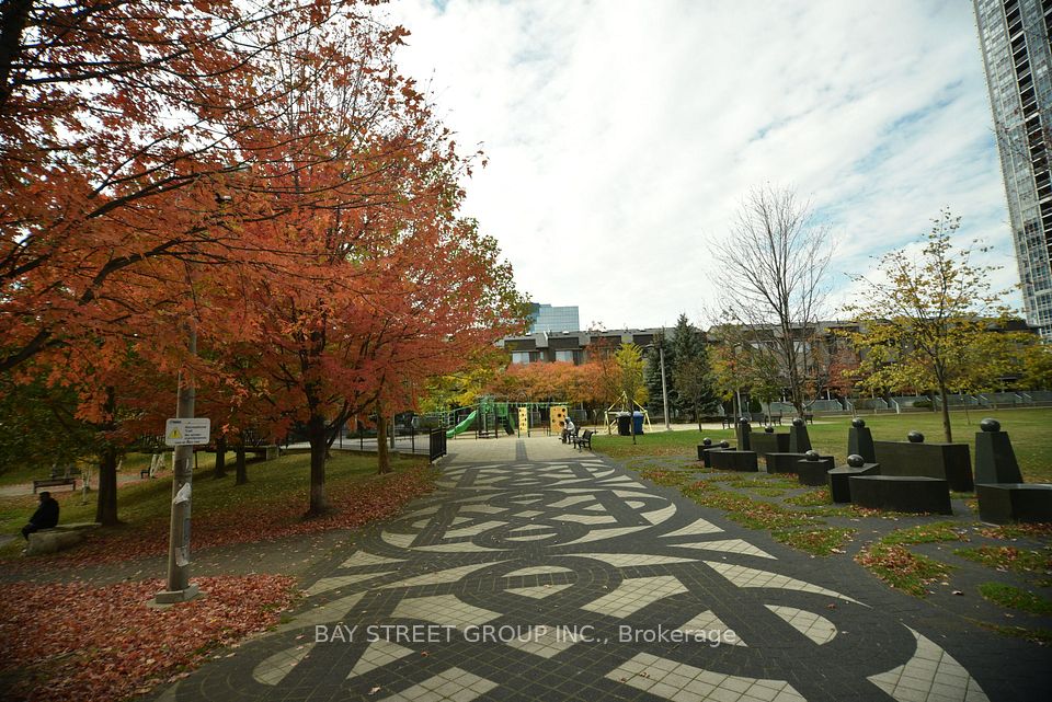 181 Village Green Square W 2511, Toronto, ON M1S 0K6 23