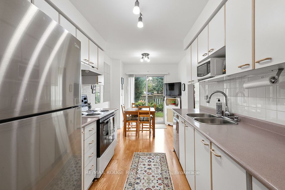1543 Otonabee Drive, Pickering, ON L1V 6T6 18