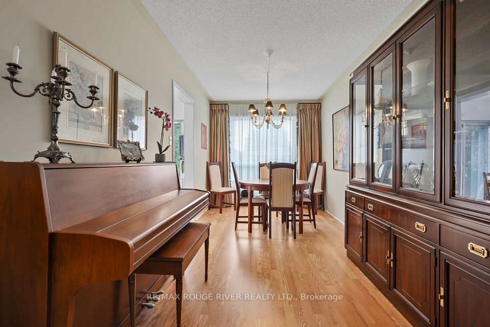 1543 Otonabee Drive, Pickering, ON L1V 6T6 10