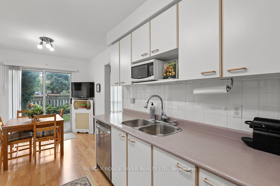 1543 Otonabee Drive, Pickering, ON L1V 6T6 17