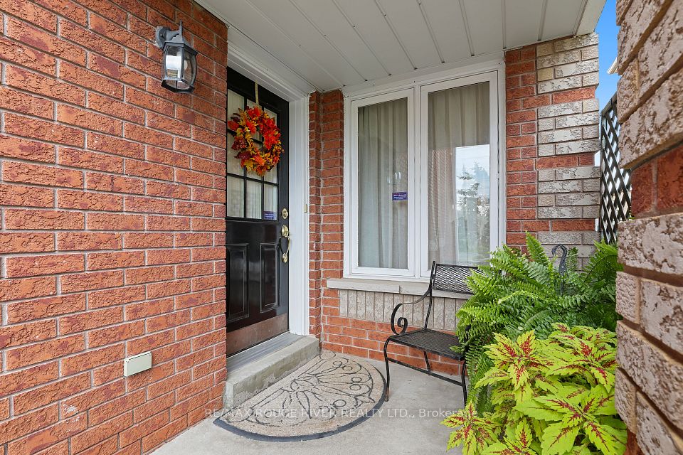 1543 Otonabee Drive, Pickering, ON L1V 6T6 3