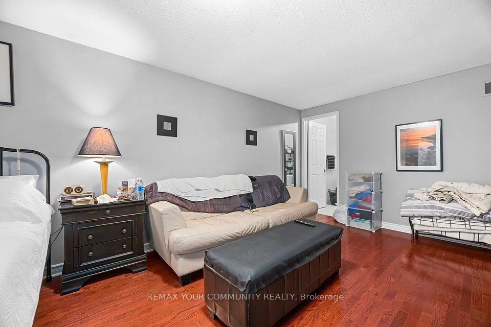 2382 Annan Woods Drive, Pickering, ON L1X 2K7 13