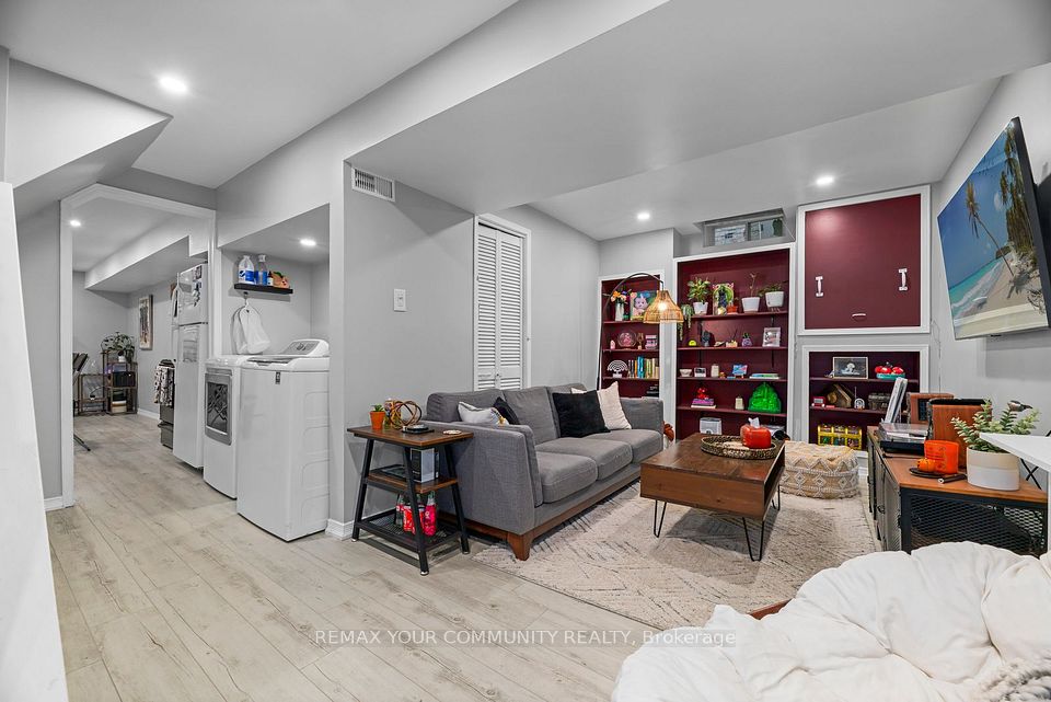 2382 Annan Woods Drive, Pickering, ON L1X 2K7 18