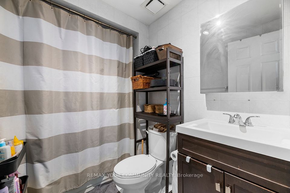 2382 Annan Woods Drive, Pickering, ON L1X 2K7 16
