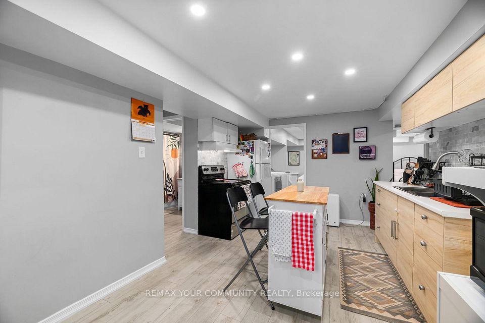 2382 Annan Woods Drive, Pickering, ON L1X 2K7 23