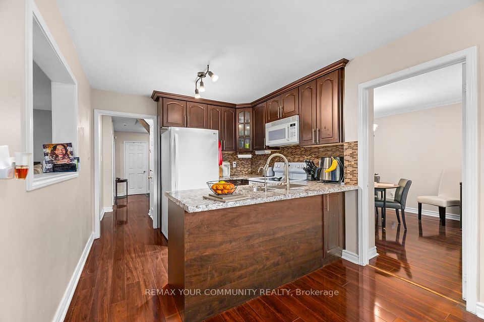 2382 Annan Woods Drive, Pickering, ON L1X 2K7 7