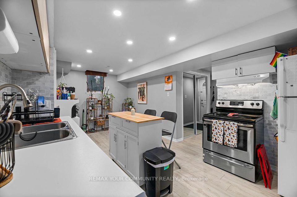 2382 Annan Woods Drive, Pickering, ON L1X 2K7 25