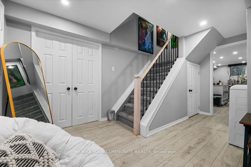2382 Annan Woods Drive, Pickering, ON L1X 2K7 17