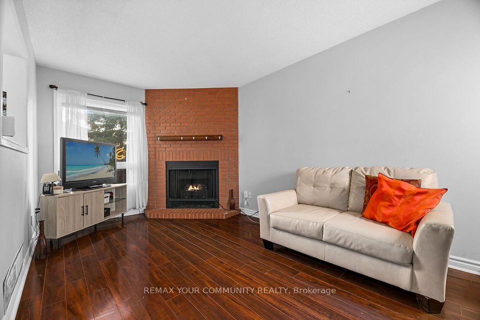 2382 Annan Woods Drive, Pickering, ON L1X 2K7 5
