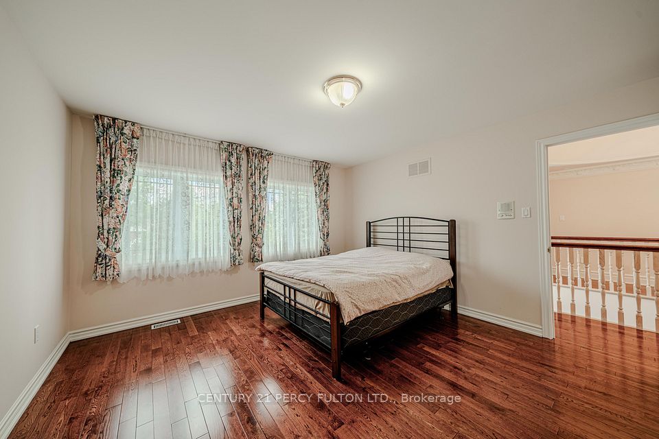 53 Linwood Avenue, Toronto, ON M1S 1H3 25