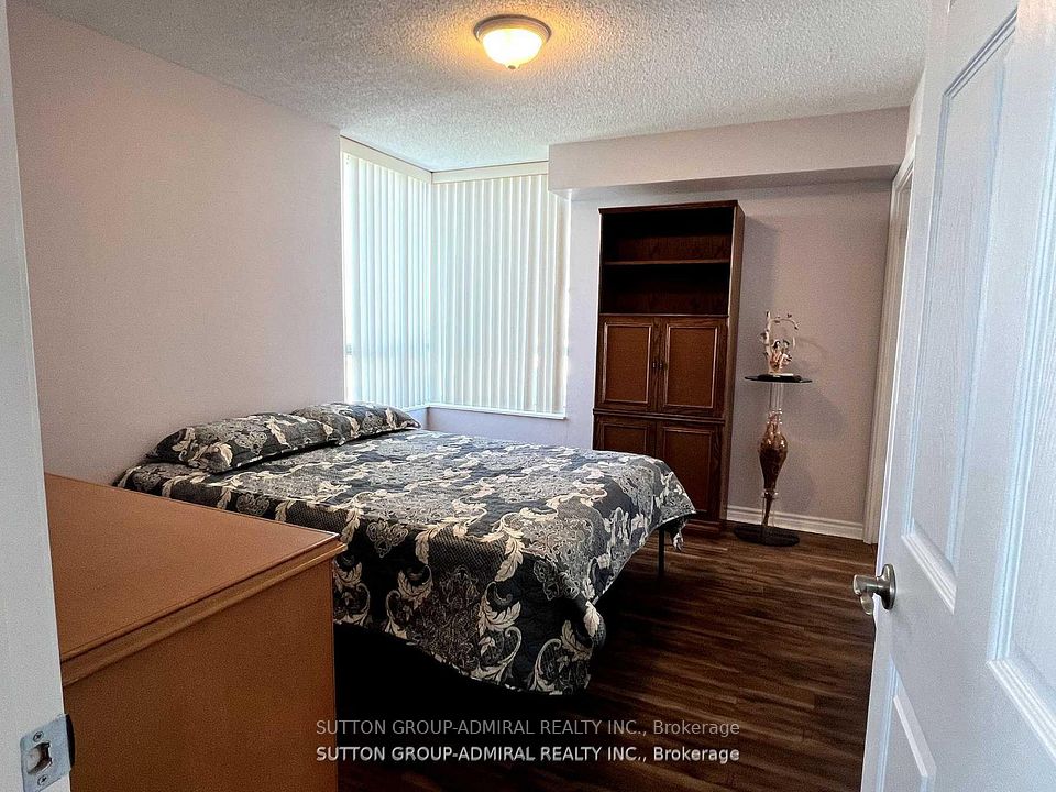 61 Town Centre Court 1403, Toronto, ON M1P 5C5 12