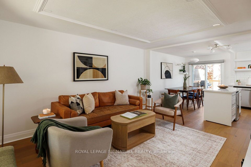 81 Billings Avenue, Toronto, ON M4L 2S3 11